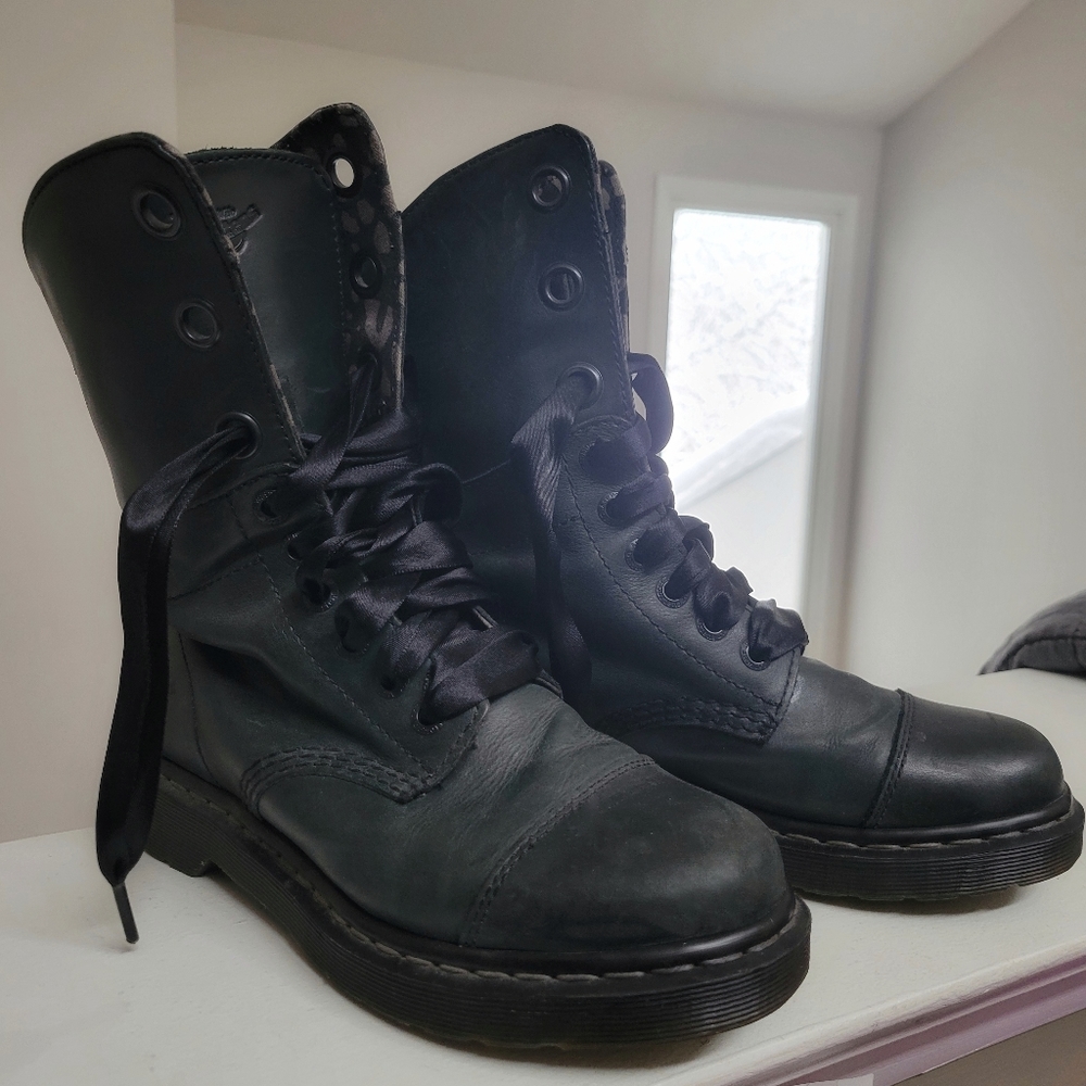 Women's Dr. Marten's size 9.